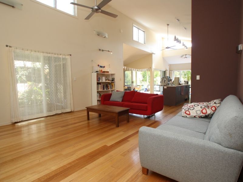 9 Mia Court, Ocean Shores NSW 2483