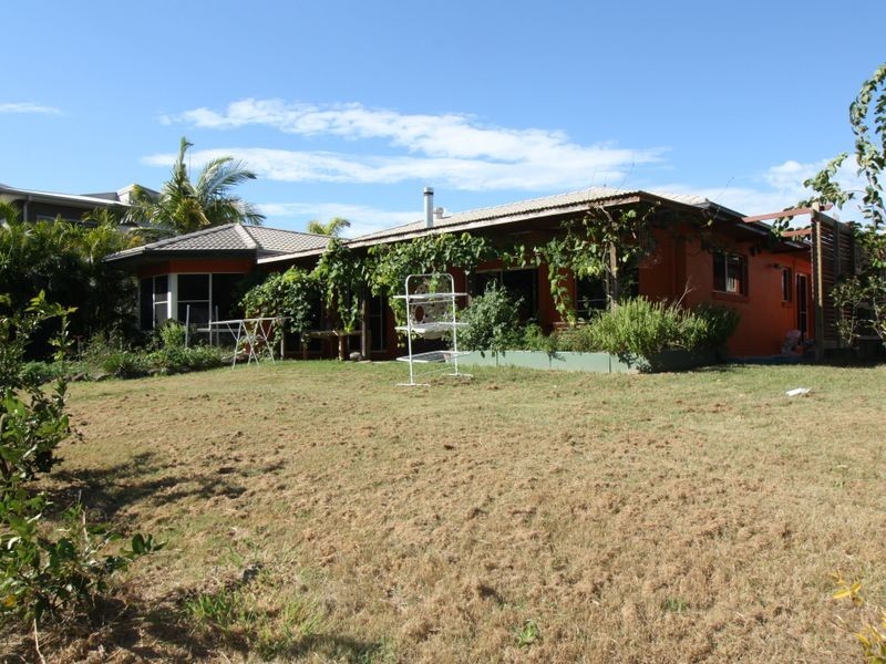 11 Halyard Court, Ocean Shores NSW 2483