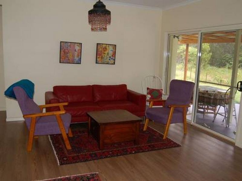 11 Halyard Court, Ocean Shores NSW 2483