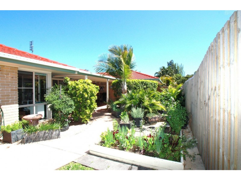 40 Kallaroo Circuit, Ocean Shores NSW 2483