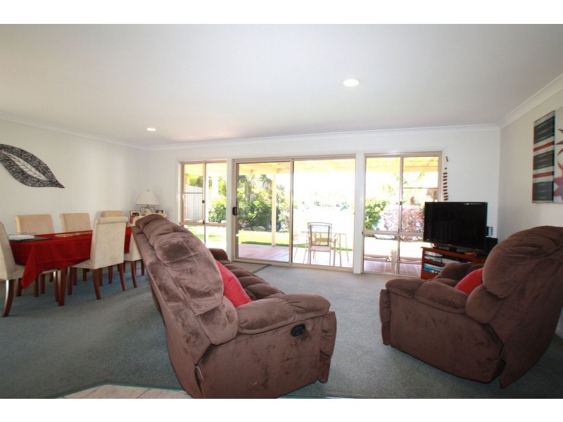 40 Kallaroo Circuit, Ocean Shores NSW 2483