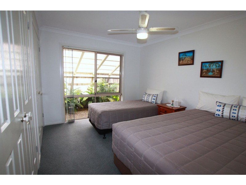 40 Kallaroo Circuit, Ocean Shores NSW 2483