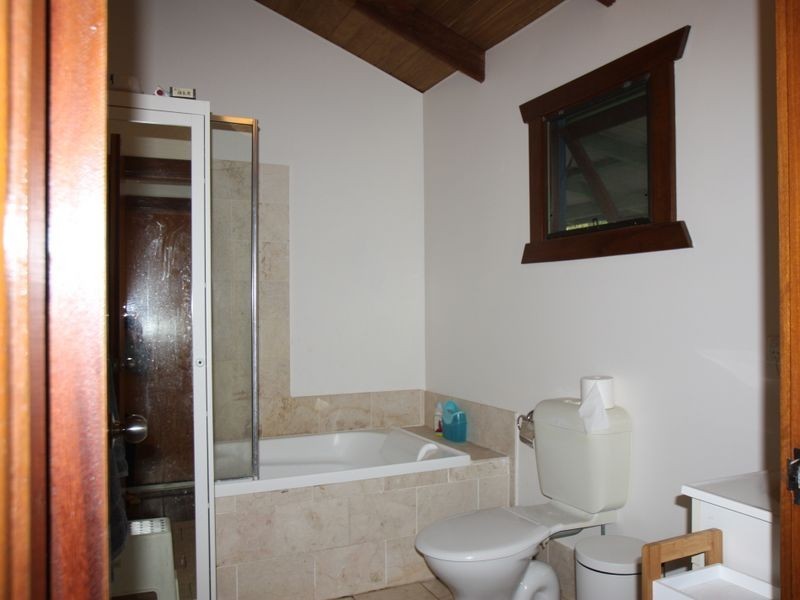 4 Jarrah Crescent, Ocean Shores NSW 2483