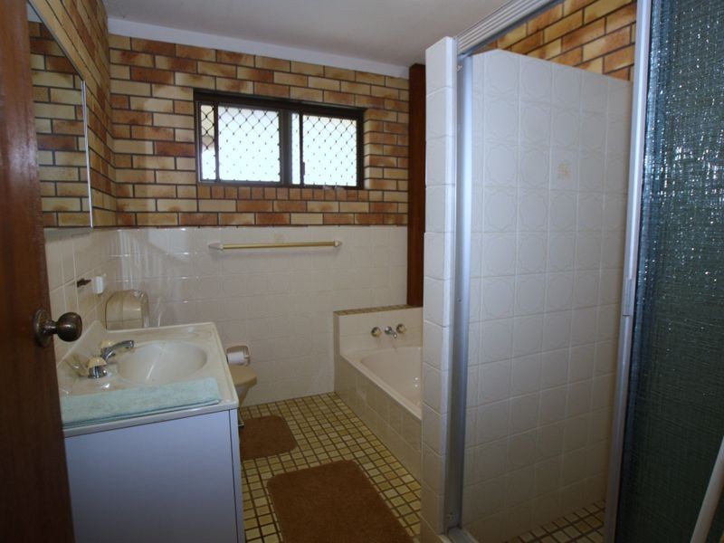 32 Yamble Drive, Ocean Shores NSW 2483