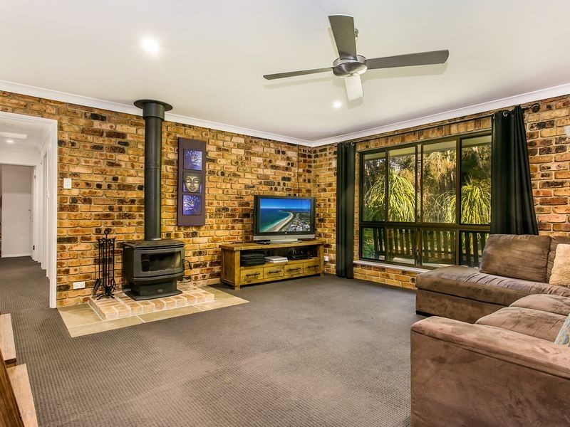 12 Mundurra Avenue, Ocean Shores NSW 2483