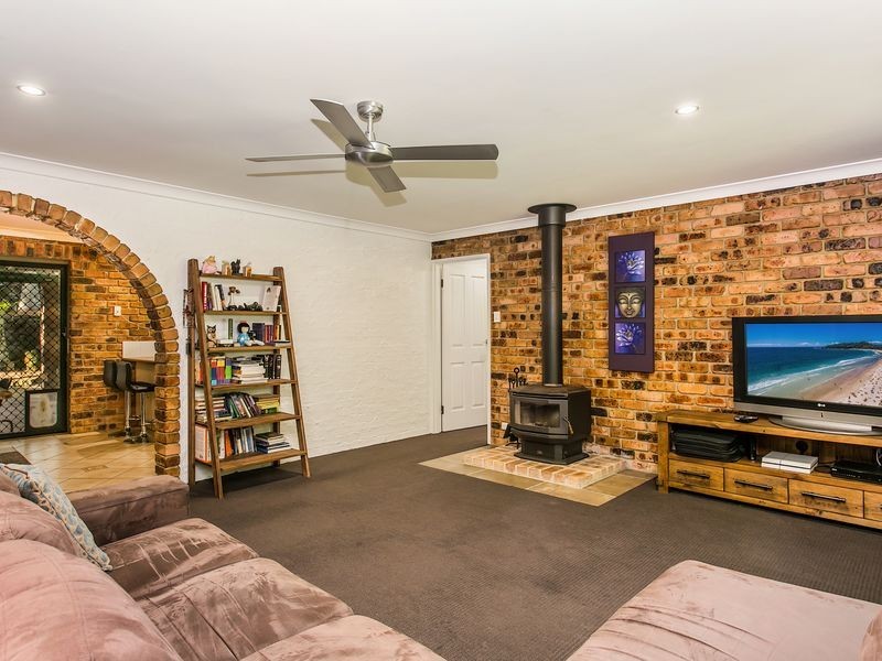 12 Mundurra Avenue, Ocean Shores NSW 2483