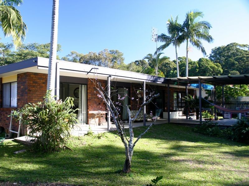 122 Balemo Drive, Ocean Shores NSW 2483