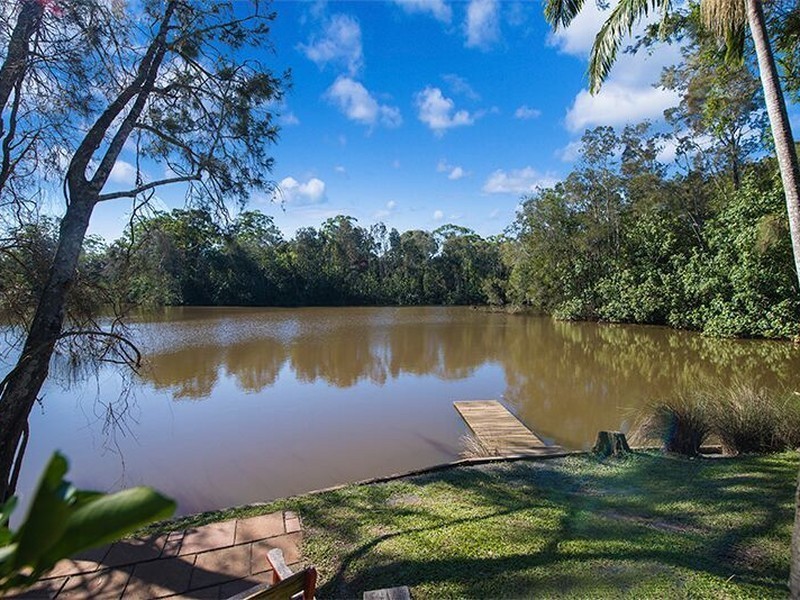 122 Balemo Drive, Ocean Shores NSW 2483