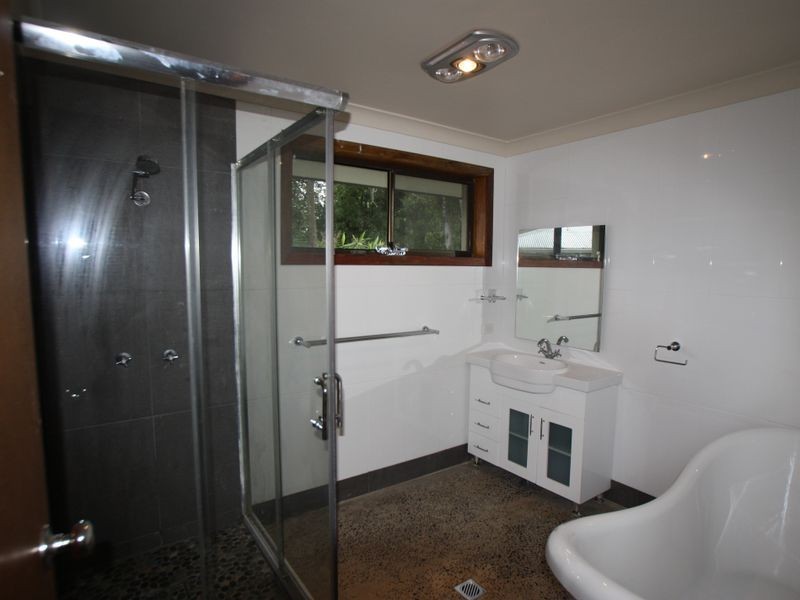 1 Gooloo Court, Ocean Shores NSW 2483