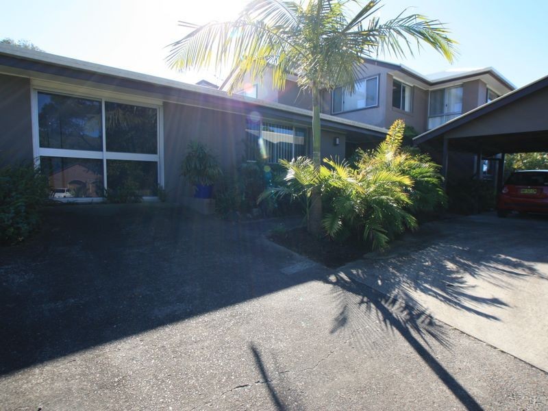 9 Rajah Road, Ocean Shores NSW 2483