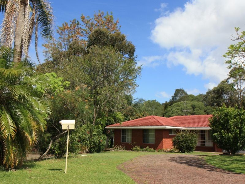 4 Bass Court, Ocean Shores NSW 2483