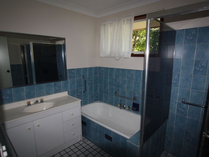 4 Bass Court, Ocean Shores NSW 2483