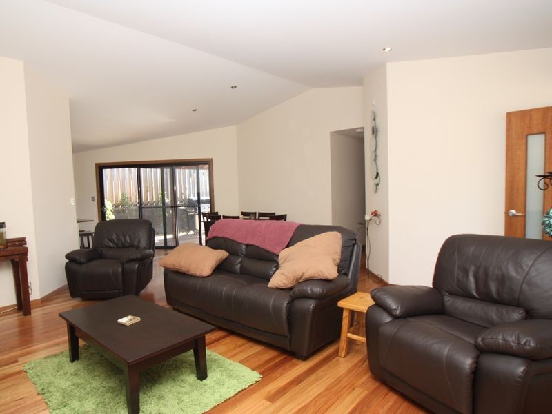 7 Shara Boulevarde, Ocean Shores NSW 2483