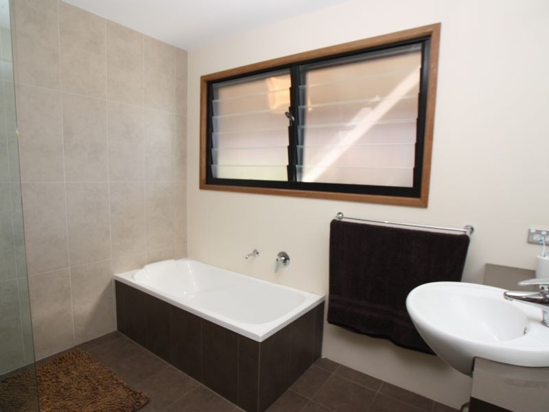 7 Shara Boulevarde, Ocean Shores NSW 2483