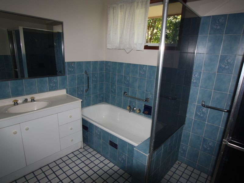 4 Bass Court, Ocean Shores NSW 2483
