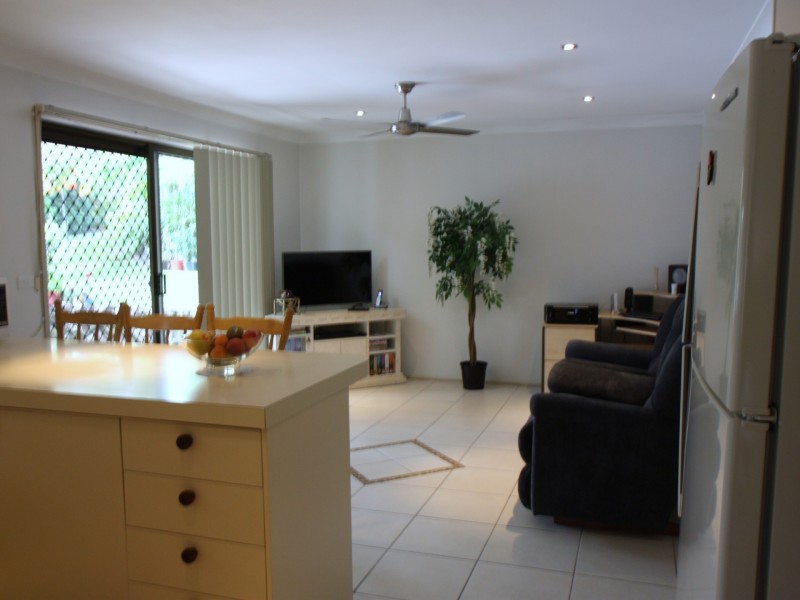 2 Nargoon Court, Ocean Shores NSW 2483