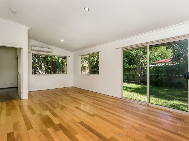 5A Aloota Crescent, Ocean Shores NSW 2483