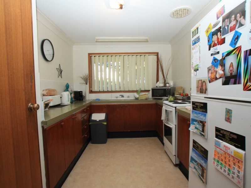 11 Warrambool Road, Ocean Shores NSW 2483
