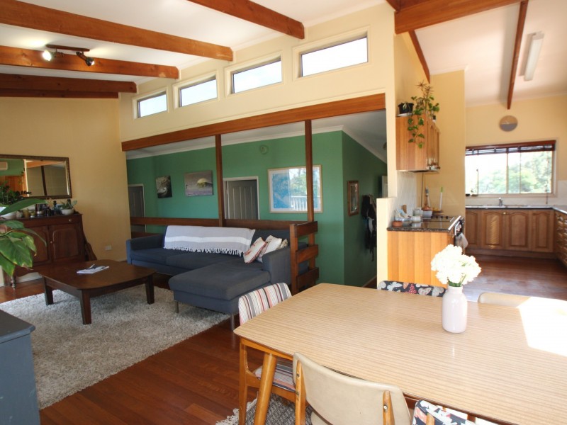 10 Warrambool Rd, Ocean Shores NSW 2483