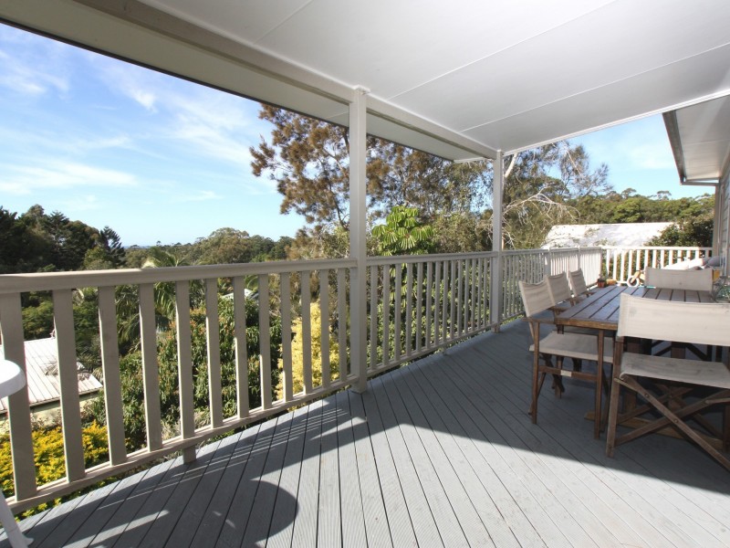 10 Warrambool Rd, Ocean Shores NSW 2483