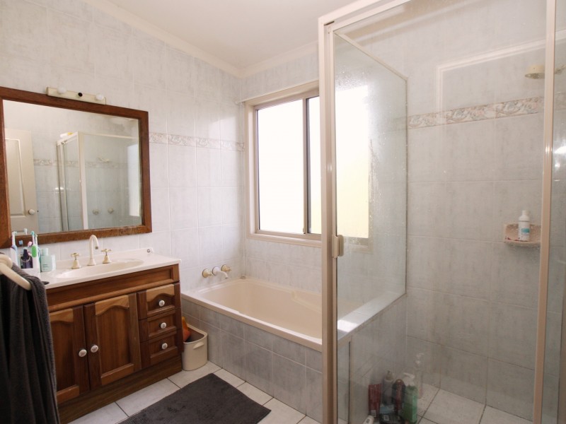 10 Warrambool Rd, Ocean Shores NSW 2483