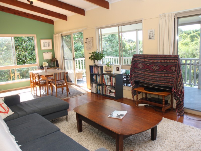 10 Warrambool Rd, Ocean Shores NSW 2483