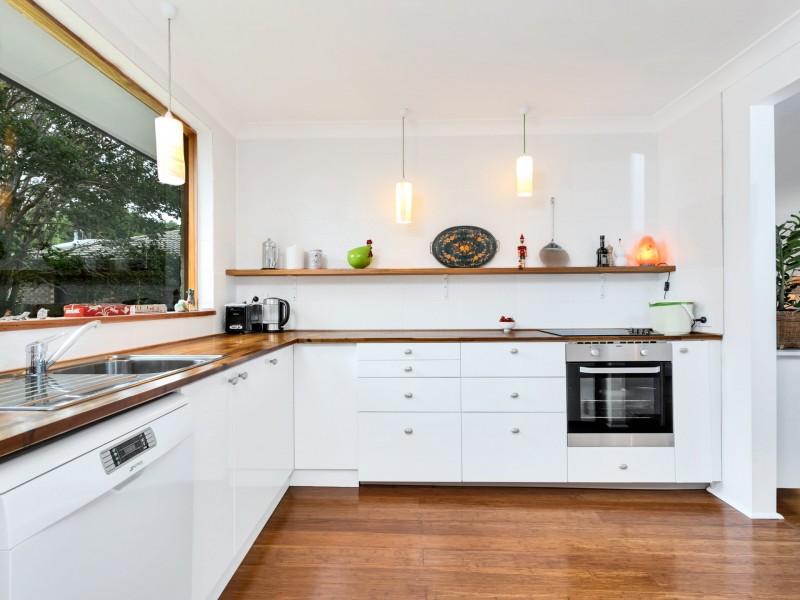 32 Coomburra Crescent, Ocean Shores NSW 2483