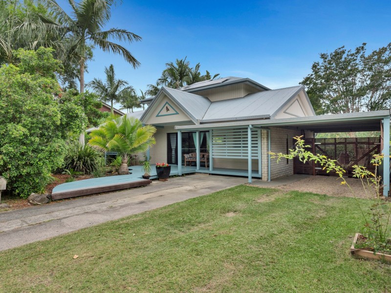 32 Coomburra Crescent, Ocean Shores NSW 2483