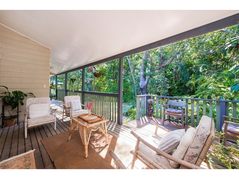 2 Gilba Avenue, Ocean Shores NSW 2483