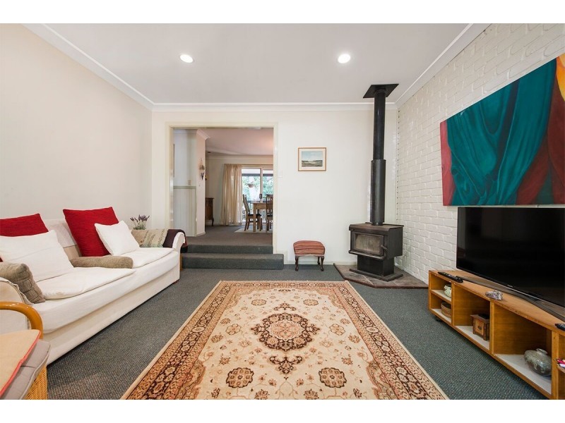 2 Gilba Avenue, Ocean Shores NSW 2483