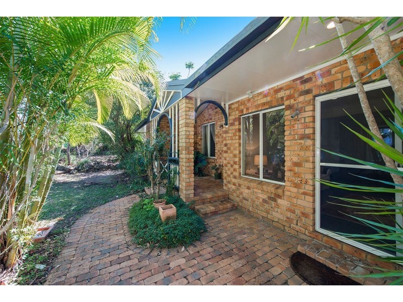 2 Gilba Avenue, Ocean Shores NSW 2483