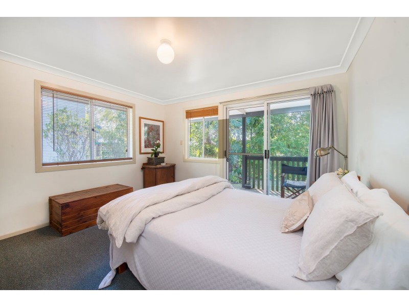 2 Gilba Avenue, Ocean Shores NSW 2483