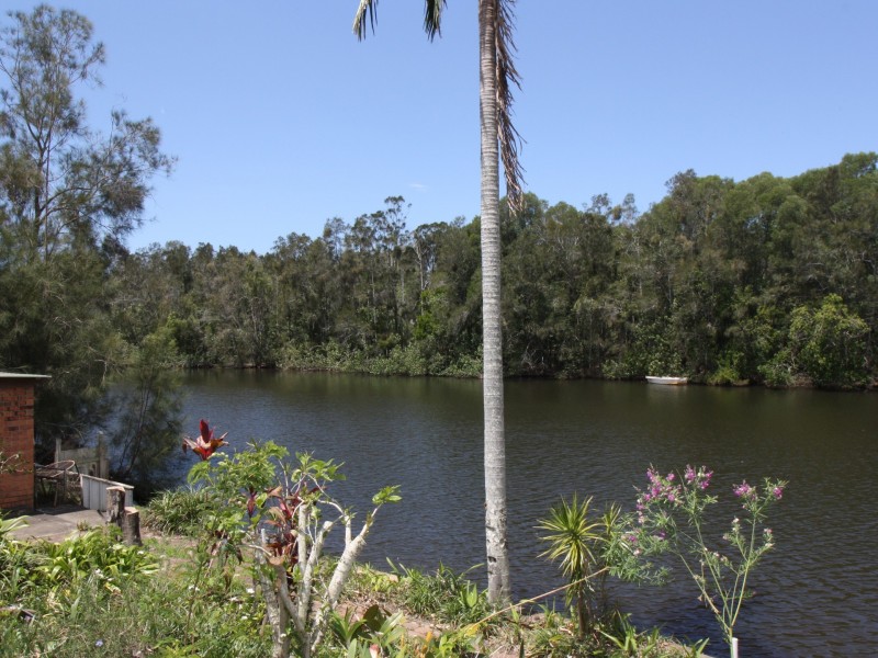 18 Natan Court, Ocean Shores NSW 2483