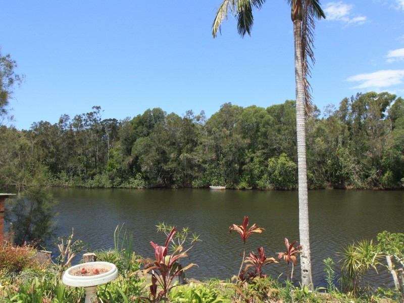 18 Natan Court, Ocean Shores NSW 2483