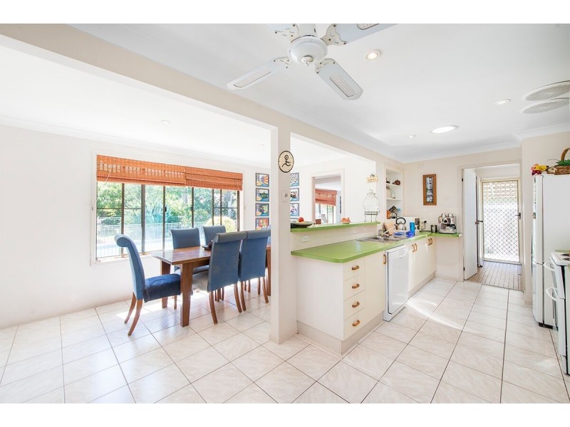 39 Balemo Drive, Ocean Shores NSW 2483