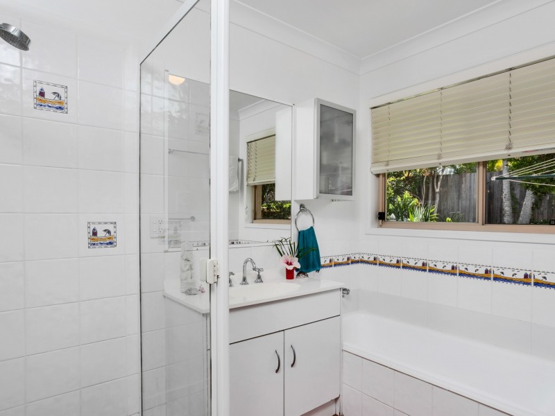 2 Napelle Court, Ocean Shores NSW 2483