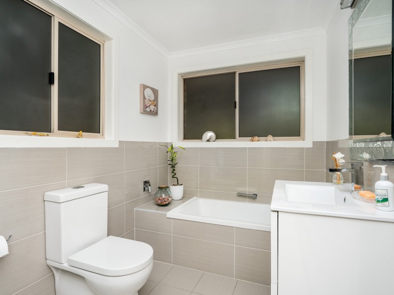 27 Yamble Drive, Ocean Shores NSW 2483