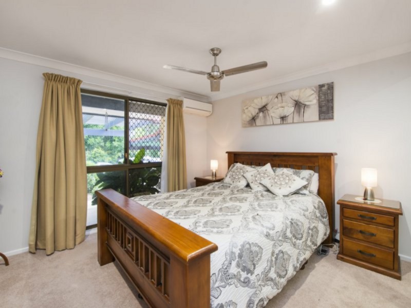 18 Coomburra Crescent, Ocean Shores NSW 2483