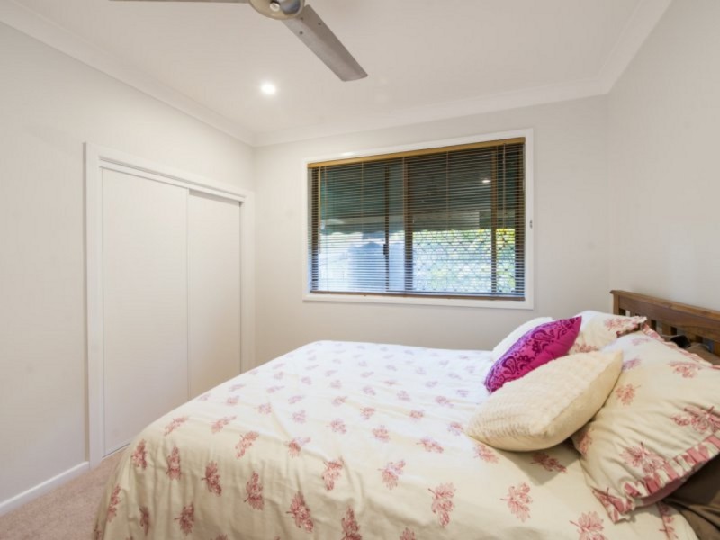 18 Coomburra Crescent, Ocean Shores NSW 2483