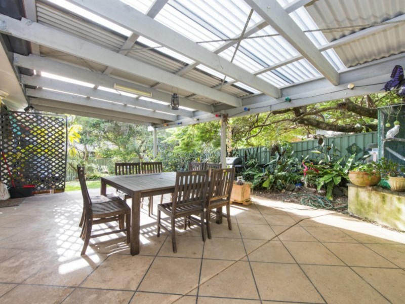 18 Coomburra Crescent, Ocean Shores NSW 2483