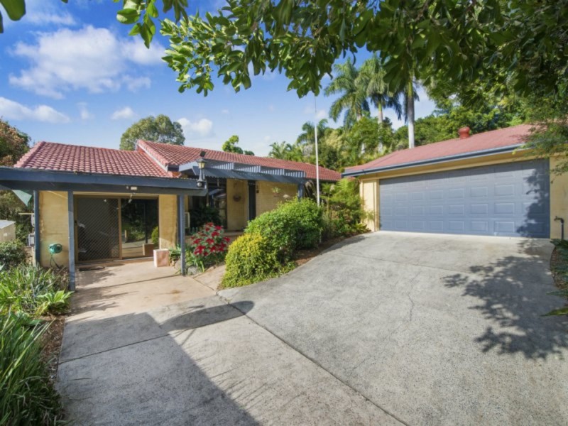 18 Coomburra Crescent, Ocean Shores NSW 2483