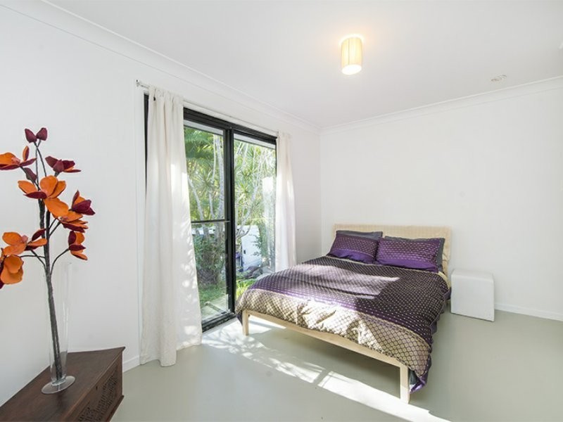 15 Mundurra Avenue, Ocean Shores NSW 2483