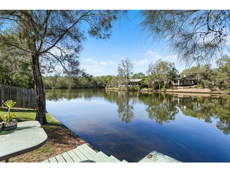 25 Natan Court, Ocean Shores NSW 2483