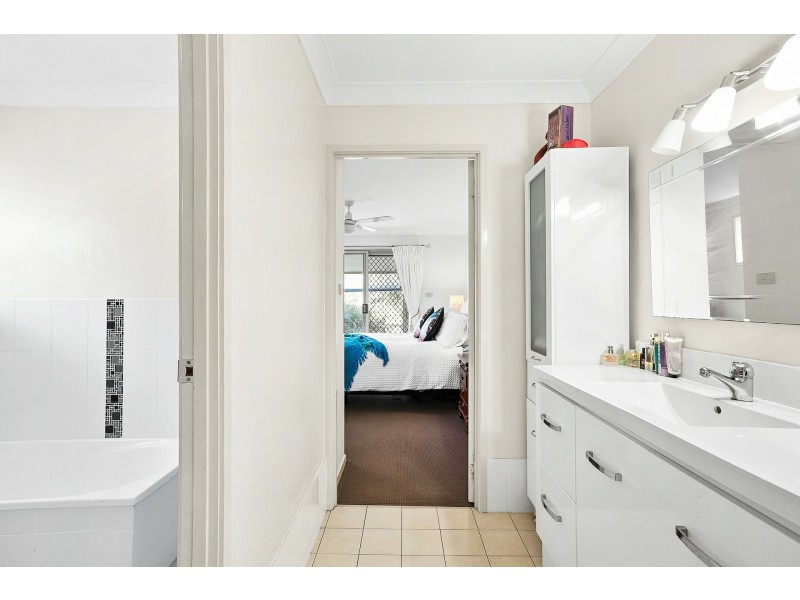 25 Natan Court, Ocean Shores NSW 2483