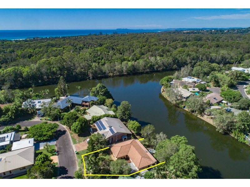 25 Natan Court, Ocean Shores NSW 2483