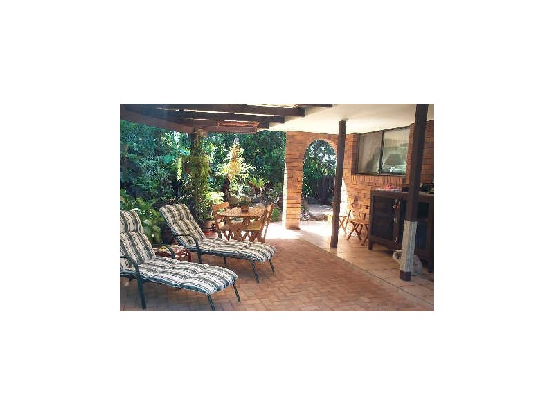 2A Wilpy Place, Ocean Shores NSW 2483
