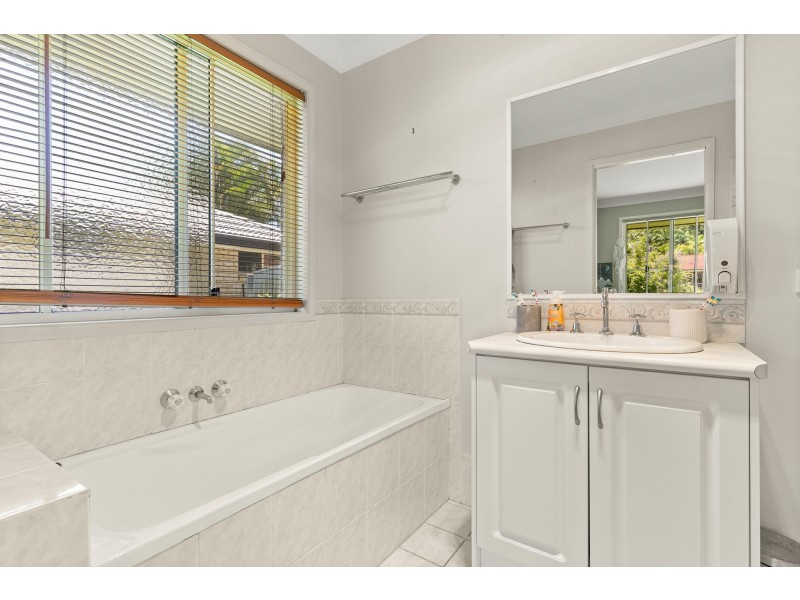 19 Glendale Crescent, Ocean Shores NSW 2483