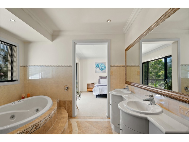 15 Barkala Court, Ocean Shores NSW 2483