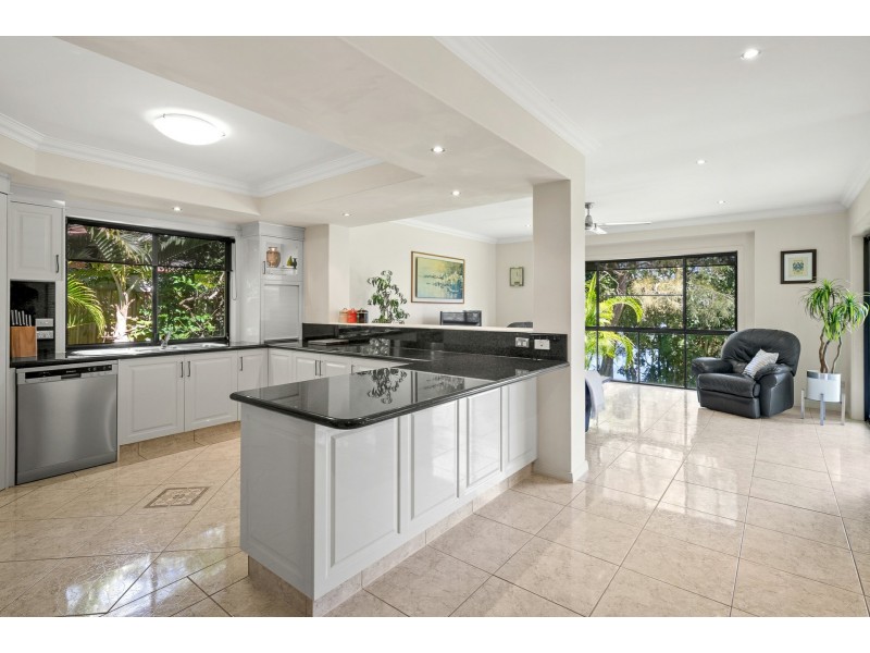 15 Barkala Court, Ocean Shores NSW 2483