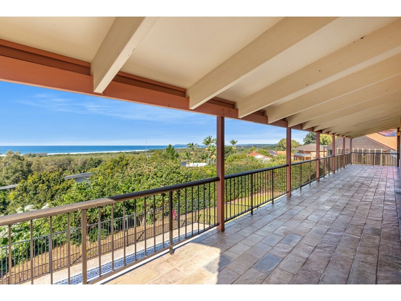 4 Kanandah Court, Ocean Shores NSW 2483